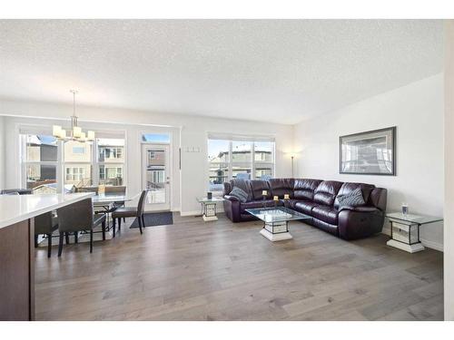 72 Evansglen Park Nw, Calgary, AB - Indoor Photo Showing Living Room