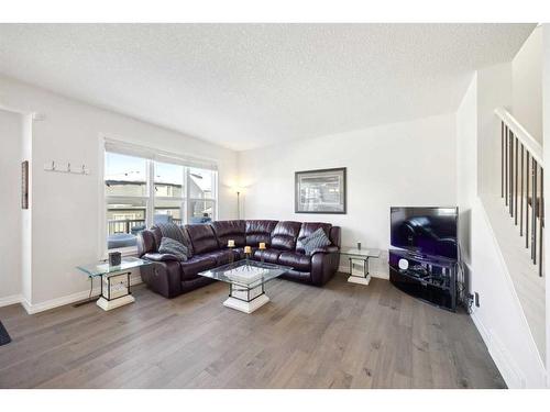 72 Evansglen Park Nw, Calgary, AB - Indoor Photo Showing Living Room