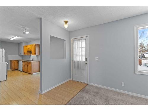 204 Olympia Drive Se, Calgary, AB - Indoor Photo Showing Kitchen