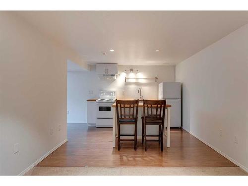 68 Haddock Road Sw, Calgary, AB - Indoor Photo Showing Kitchen