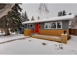 68 Haddock Road SW Calgary, AB T2V 3J8