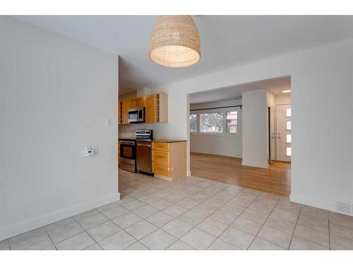 68 Haddock Road Sw, Calgary, AB - Indoor Photo Showing Kitchen