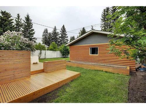 68 Haddock Road Sw, Calgary, AB - Outdoor