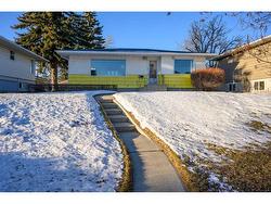 2431 23 Street NW Calgary, AB T2M 3Y3