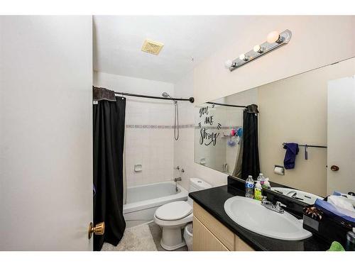 108 Berwick Way Nw, Calgary, AB - Indoor Photo Showing Bathroom