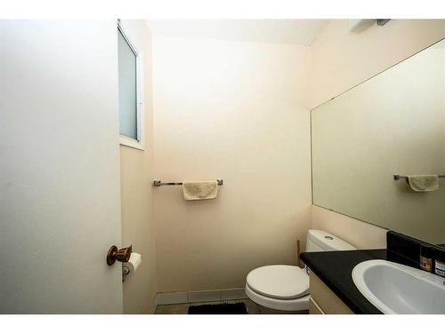 108 Berwick Way Nw, Calgary, AB - Indoor Photo Showing Bathroom