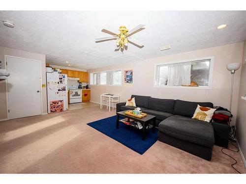 108 Berwick Way Nw, Calgary, AB - Indoor Photo Showing Kitchen