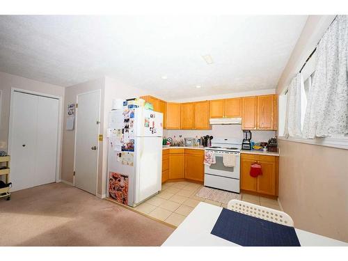 108 Berwick Way Nw, Calgary, AB - Indoor Photo Showing Kitchen