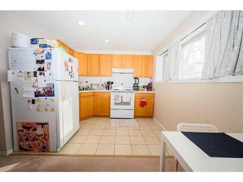 108 Berwick Way Nw, Calgary, AB - Indoor Photo Showing Kitchen