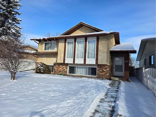 108 Berwick Way Nw, Calgary, AB - Outdoor With Facade