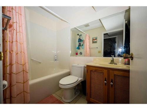 108 Berwick Way Nw, Calgary, AB - Indoor Photo Showing Bathroom