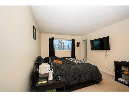 108 Berwick Way Nw, Calgary, AB - Indoor Photo Showing Bedroom