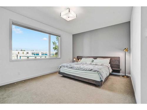 2338 Westmount Road Nw, Calgary, AB - Indoor Photo Showing Bedroom