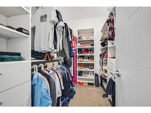 2338 Westmount Road Nw, Calgary, AB - Indoor With Storage