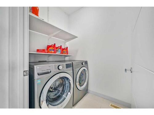 2338 Westmount Road Nw, Calgary, AB - Indoor Photo Showing Laundry Room