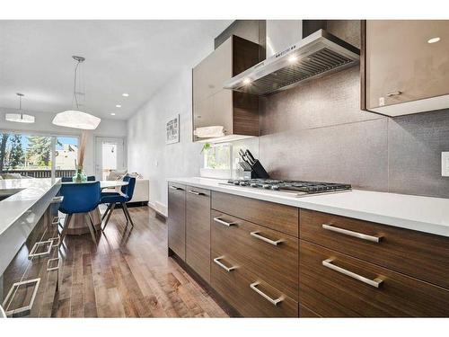 2338 Westmount Road Nw, Calgary, AB - Indoor Photo Showing Kitchen With Upgraded Kitchen