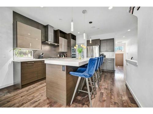 2338 Westmount Road Nw, Calgary, AB - Indoor Photo Showing Kitchen With Upgraded Kitchen