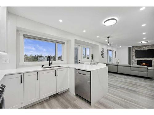 155 Scurfield Place Nw, Calgary, AB - Indoor Photo Showing Kitchen With Double Sink