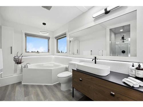 155 Scurfield Place Nw, Calgary, AB - Indoor Photo Showing Bathroom