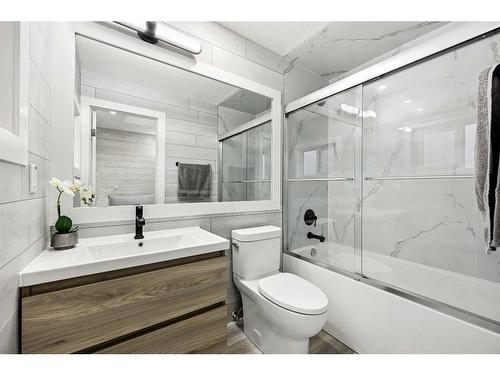 155 Scurfield Place Nw, Calgary, AB - Indoor Photo Showing Bathroom