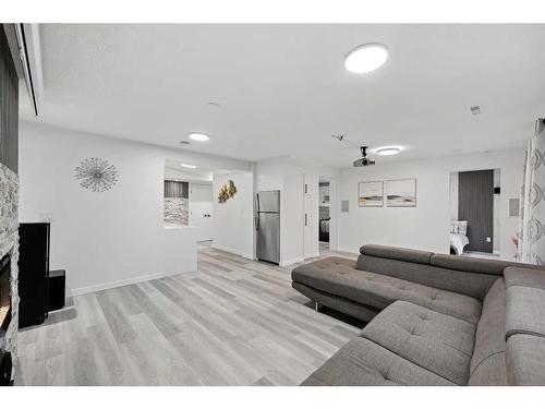 155 Scurfield Place Nw, Calgary, AB - Indoor Photo Showing Living Room