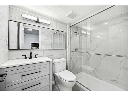 155 Scurfield Place Nw, Calgary, AB - Indoor Photo Showing Bathroom