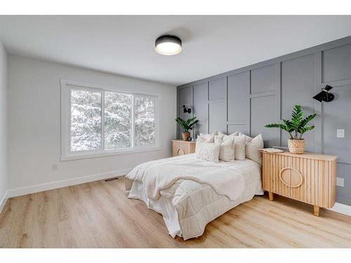 199 Westview Drive Sw, Calgary, AB - Indoor Photo Showing Bedroom