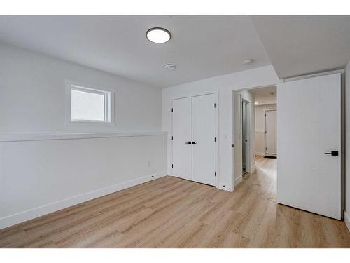 199 Westview Drive Sw, Calgary, AB - Indoor Photo Showing Other Room