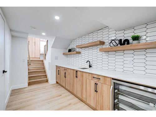 199 Westview Drive Sw, Calgary, AB - Indoor Photo Showing Kitchen