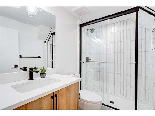 199 Westview Drive Sw, Calgary, AB - Indoor Photo Showing Bathroom