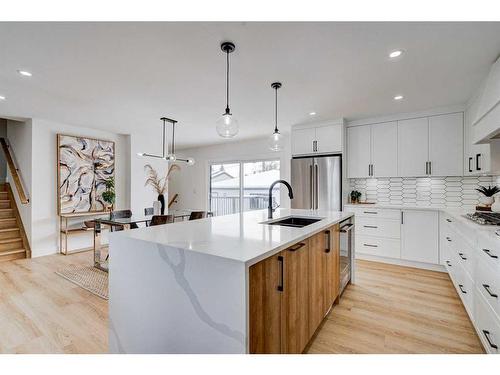 199 Westview Drive Sw, Calgary, AB - Indoor Photo Showing Kitchen With Upgraded Kitchen