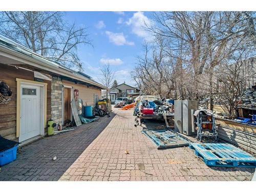 6516 35 Avenue Nw, Calgary, AB - Outdoor