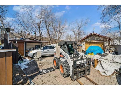 6516 35 Avenue Nw, Calgary, AB - Outdoor