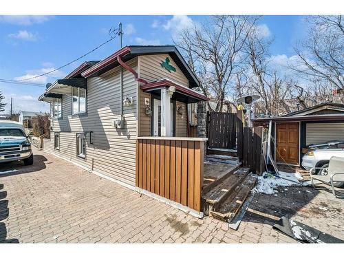 6516 35 Avenue Nw, Calgary, AB - Outdoor