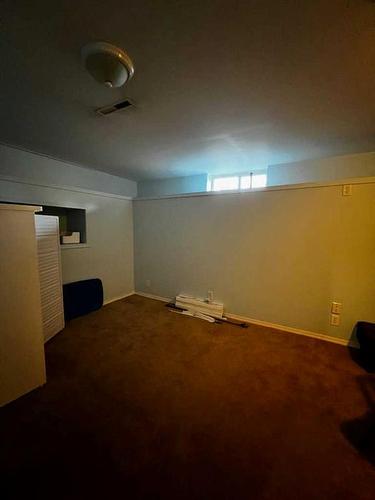 8140 47 Avenue Nw, Calgary, AB - Indoor Photo Showing Other Room