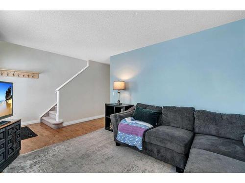 55 Coventry Road Ne, Calgary, AB - Indoor Photo Showing Living Room