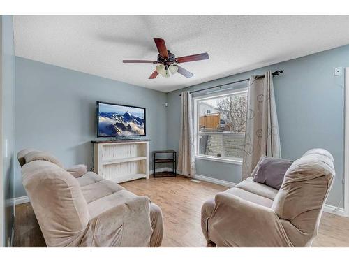 55 Coventry Road Ne, Calgary, AB - Indoor Photo Showing Living Room