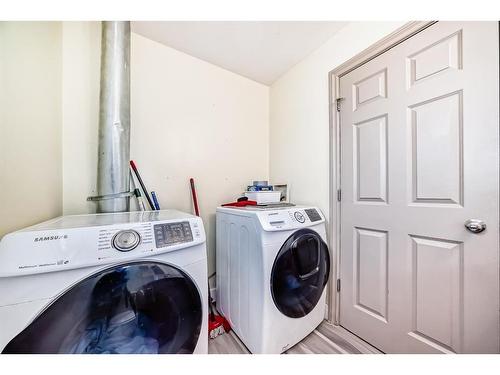 9 Dover Mews Se, Calgary, AB - Indoor Photo Showing Laundry Room