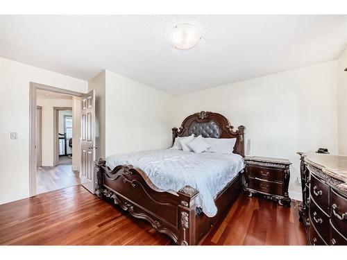 9 Dover Mews Se, Calgary, AB - Indoor Photo Showing Bedroom