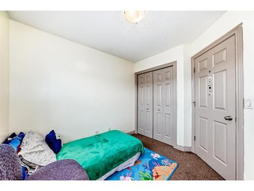 9 Dover Mews Se, Calgary, AB - Indoor Photo Showing Bedroom