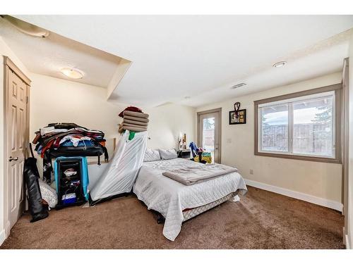 9 Dover Mews Se, Calgary, AB - Indoor Photo Showing Bedroom