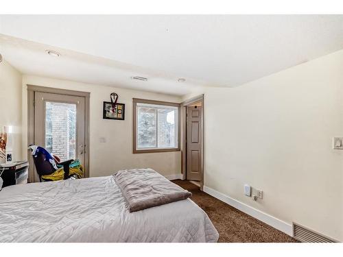 9 Dover Mews Se, Calgary, AB - Indoor Photo Showing Bedroom