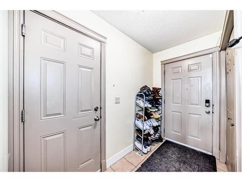 9 Dover Mews Se, Calgary, AB - Indoor Photo Showing Other Room