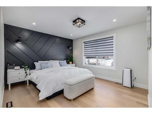 119 Silver Brook Road Nw, Calgary, AB - Indoor Photo Showing Bedroom