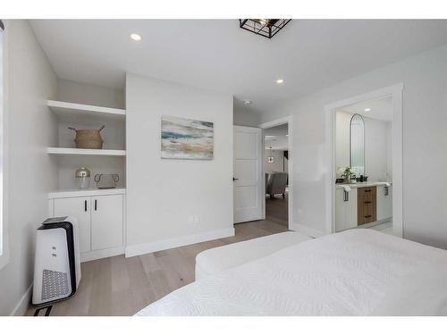 119 Silver Brook Road Nw, Calgary, AB - Indoor Photo Showing Bedroom