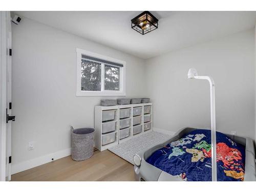 119 Silver Brook Road Nw, Calgary, AB - Indoor Photo Showing Bedroom