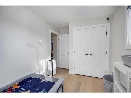 119 Silver Brook Road Nw, Calgary, AB - Indoor Photo Showing Bathroom