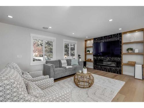 119 Silver Brook Road Nw, Calgary, AB - Indoor Photo Showing Living Room