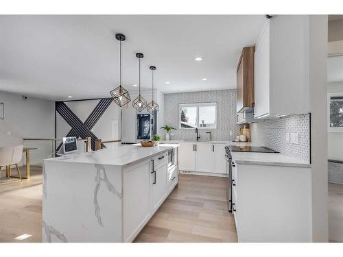 119 Silver Brook Road Nw, Calgary, AB - Indoor Photo Showing Kitchen With Upgraded Kitchen