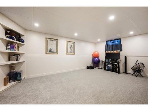 1115 45 Street Sw, Calgary, AB - Indoor Photo Showing Bathroom